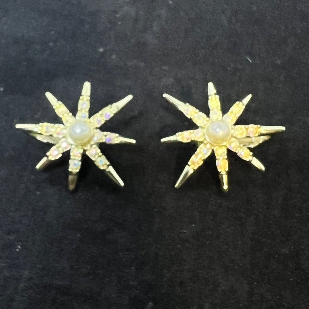 Emmons Gold Tone Aurora Borealis & Faux Pearl Starburst Clip On Earrings (3293)